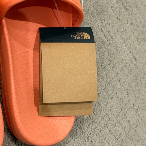 NWT The North Face Women's Basecamp III Slide, 9, Dusty Coral Orange/TNF White - Picture 3 of 4